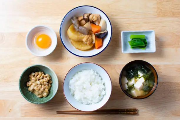 Boiled vegetables, miso soup, natto raw eggs, in Japan, often eaten for breakfast and lunch. Grandmother's classic dish.