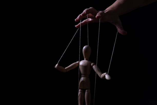 Conceptual image of a hand with strings on fingers to control a marionette - fotografia de stock