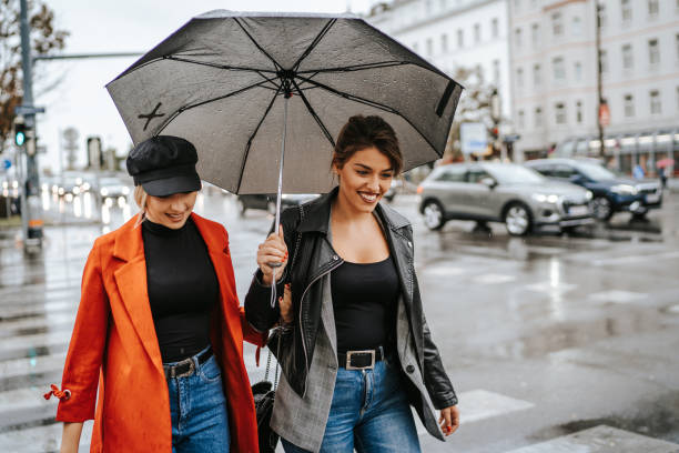istock Crossing street 1216939172