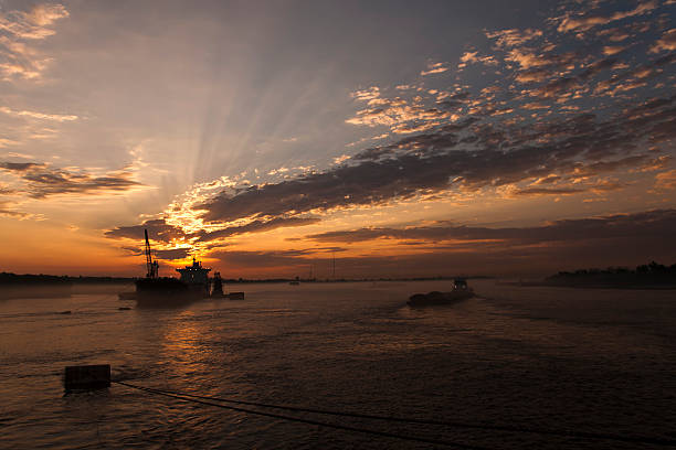 istock Mississippi river at sunset 121694059