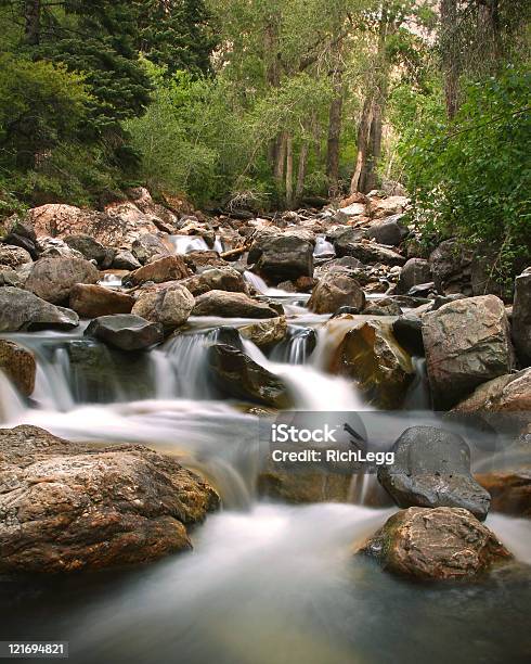 Photo libre de droit de Qui Coule Le Ruisseauvertical banque d'images et plus d'images libres de droit de Utah - Utah, Chaîne de montagnes, Montagne