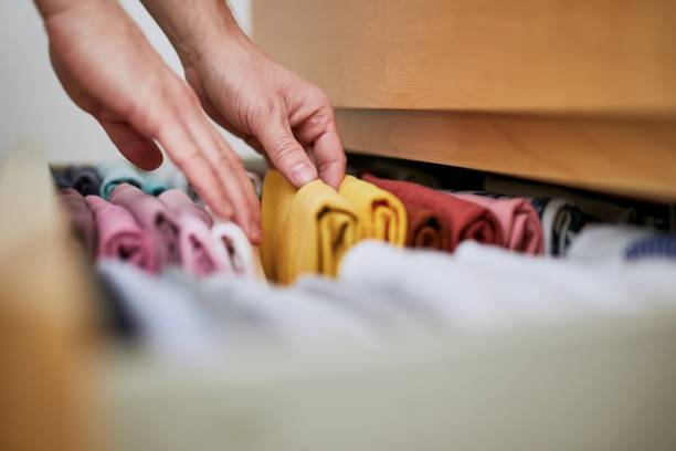 organizar y limpiar el hogar - arrangement fotografías e imágenes de stock