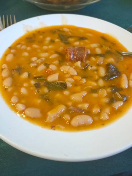 montagna cotta con fagioli - meat ingredient vegetable clover foto e immagini stock