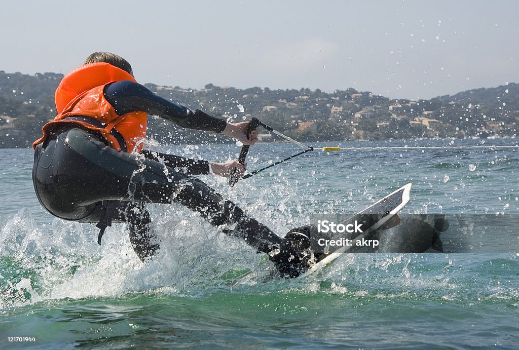 Teenager Mädchen verlieren das Gleichgewicht auf Ihr wakeboard - Lizenzfrei 14-15 Jahre Stock-Foto