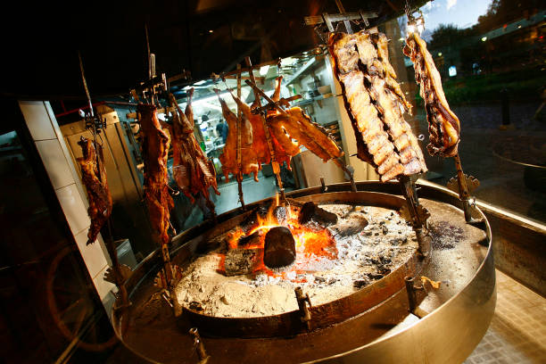 asado, barbecue tradizionale - argentinian culture foto e immagini stock