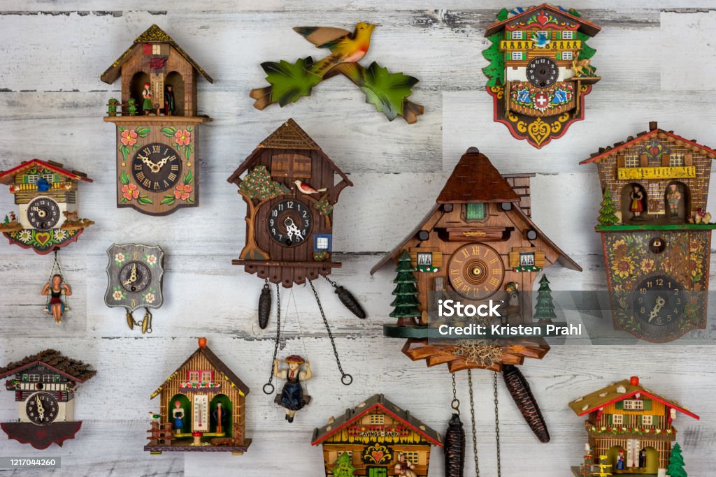 alcanzar Soviético entrega a domicilio Colección De Relojes Cuco Antiguos Foto de stock y más banco de imágenes de Reloj de cuco - Reloj de cuco, Cultura alemana, Madera - Material - iStock alcanzar Soviético entrega a domicilio Colección De Relojes Cuco Antiguos Foto de stock y más banco de imágenes de Reloj de cuco - Reloj de cuco, Cultura alemana, Madera - Material - iStock