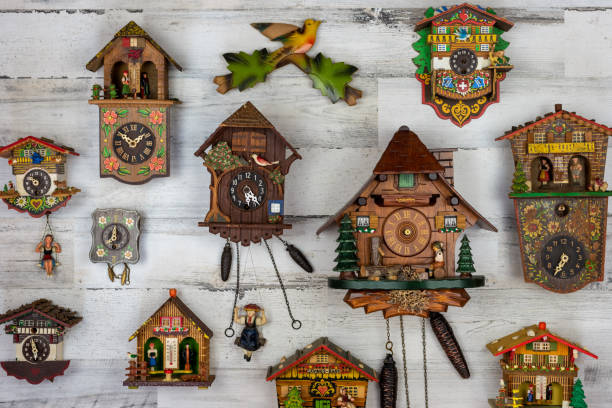 collection antique d’horloge de coucou - cuckoo clock clock german culture antique photos et images de collection