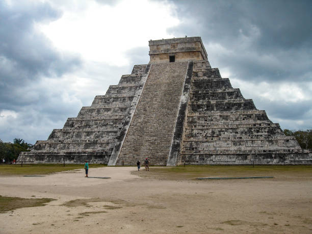 la ville maya de chichen itza, l’une des sept nouvelles merveilles du monde. yucatan state, mexique - new seven wonders of the world photos et images de collection