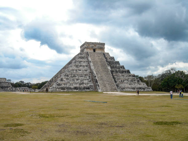 la ville maya de chichen itza, l’une des sept nouvelles merveilles du monde. yucatan state, mexique - new seven wonders of the world photos et images de collection