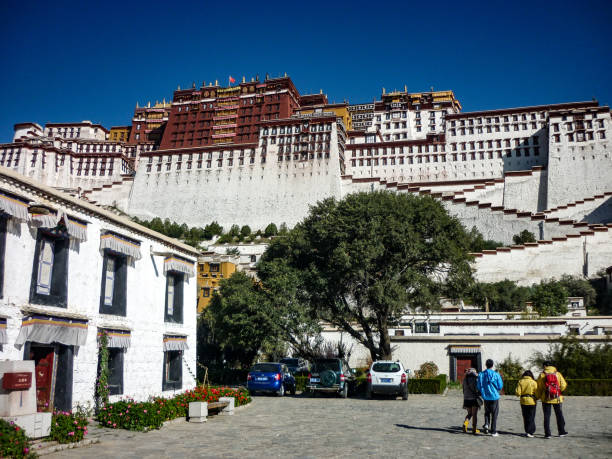 views of the potala palace, former residence of the dalai lama. lhasa, tibet, china - tibet potala palace lhasa himalayas imagens e fotografias de stock