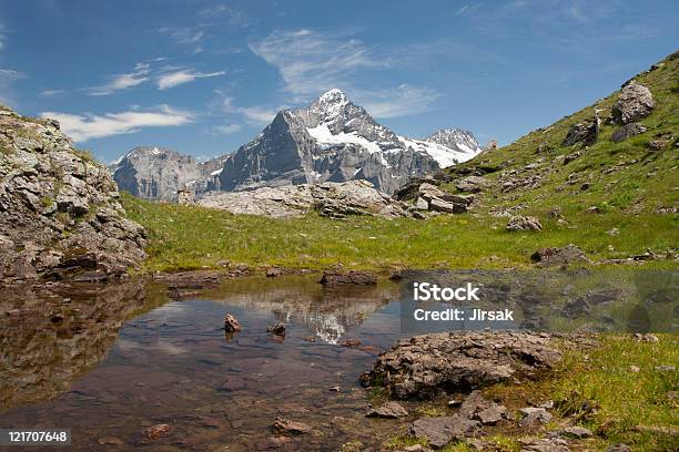 Schreckhorn Nos Alpes Suíça - Fotografias de stock e mais imagens de Alpes Europeus - Alpes Europeus, Alpes suíços, Ao Ar Livre