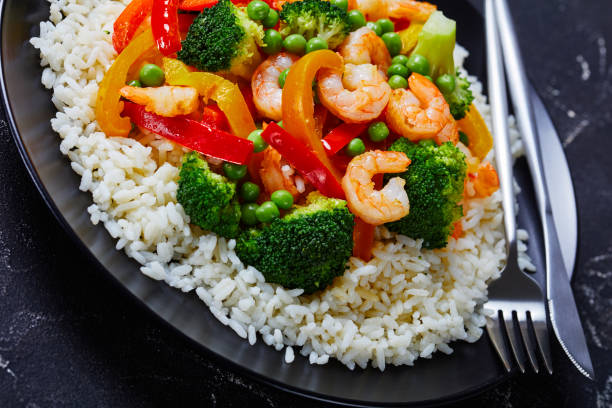 fried shrimps with bell pepper, onion, broccoli and green peas
