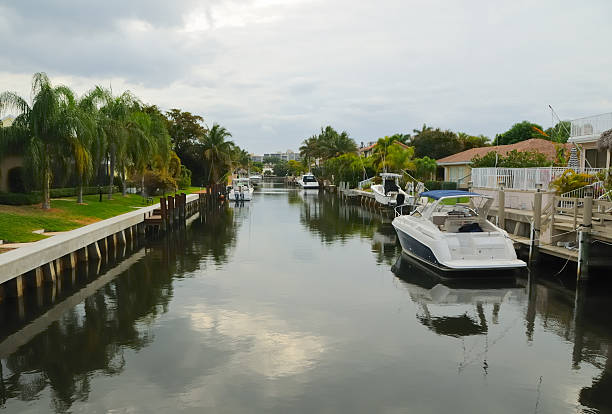 istock Florida homes on Intracoastal waterway 121710949