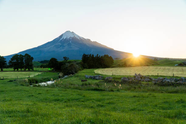 istock Mount Taranaki New Zealand 1217111063