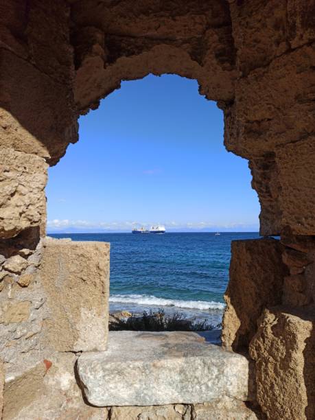 istock Sea view through the wall gap 1217124774