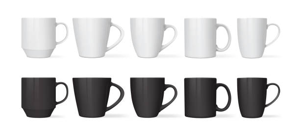weiße und schwarze tassen in verschiedenen designs isoliert auf weißem hintergrund mock-up-vektor - kaffeetasse stock-grafiken, -clipart, -cartoons und -symbole