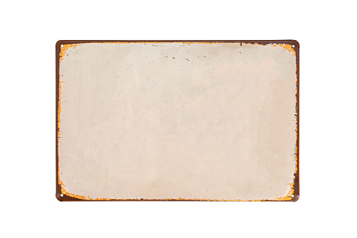Bandera de chapa de metal vintage con fondo blanco y aislado de borde oxidado sobre fondo blanco photo