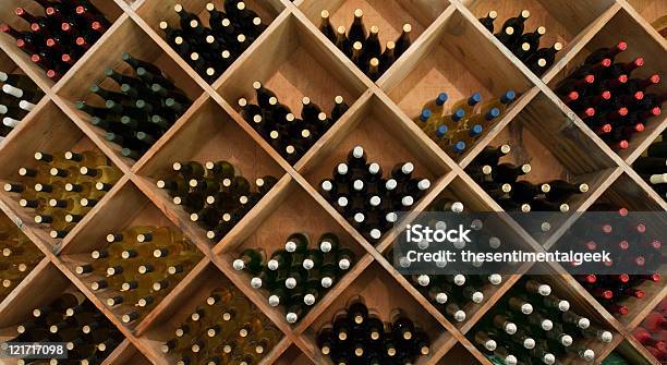 와인선반 와인선반에 대한 스톡 사진 및 기타 이미지 - 와인선반, 와인병, 0명