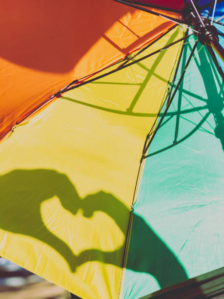 ¡el amor puede alegrar tu día! - rainbow umbrella descriptive color multi colored fotografías e imágenes de stock