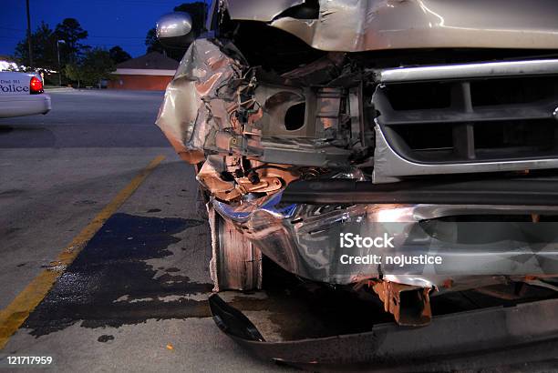 Smash Premere - Fotografie stock e altre immagini di Incidente dei trasporti - Incidente dei trasporti, Furgone pickup, TIR