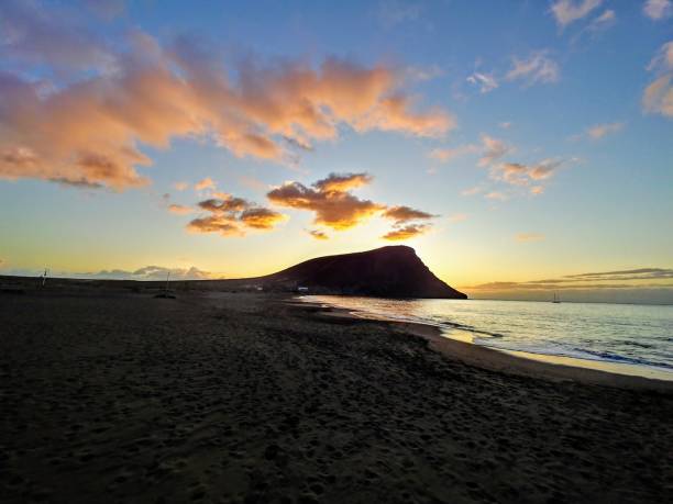 istock Sunrise at the ocean 1217184390