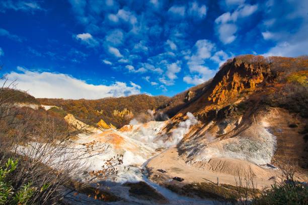 jigokudani noboribetsu una delle destinazioni di viaggio più popolari nel sapporo hokkaido - jigokudani foto e immagini stock