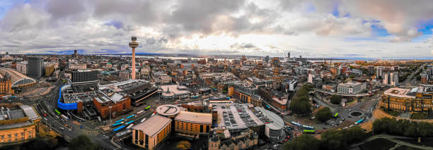vista aérea da torre da cidade de rádio em liverpool, inglaterra - victorian architecture audio - fotografias e filmes do acervo