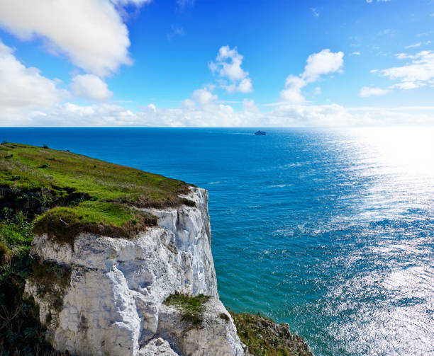 white cliffs of dover scenics, angleterre - north downs scenics western europe southeast england photos et images de collection