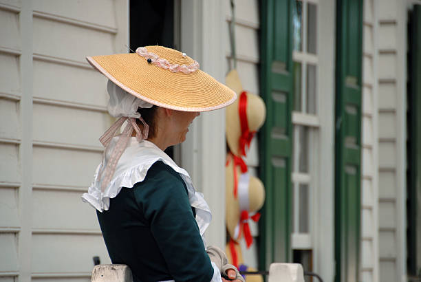 colonial chapelier - hat shop photos et images de collection