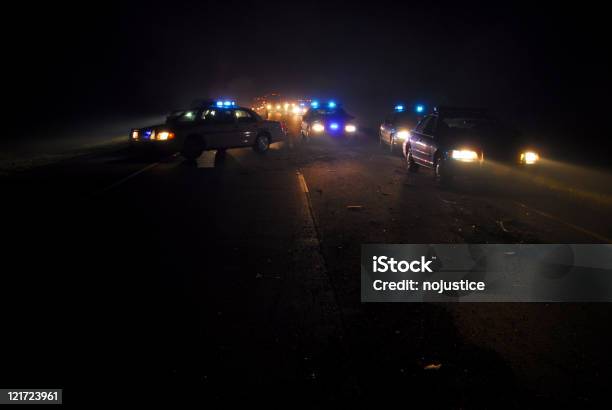 Photo libre de droit de Minuit Le Blocage De La Police banque d'images et plus d'images libres de droit de Police - Police, Voiture de police, Nuit