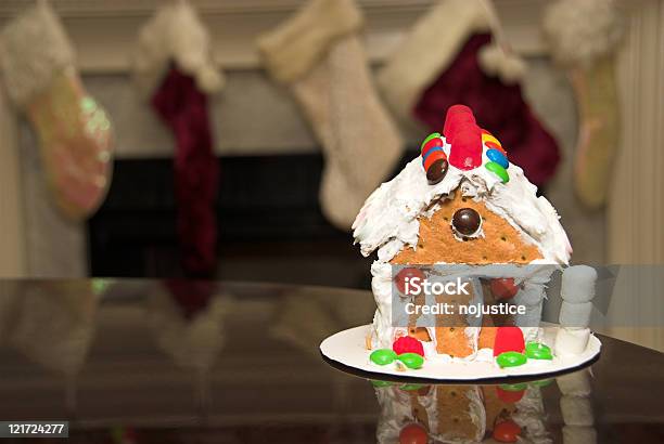 Photo libre de droit de Pain Dépice Et Le Bas banque d'images et plus d'images libres de droit de Artisanat - Artisanat, Biscuit en pain d'épice, Blanc