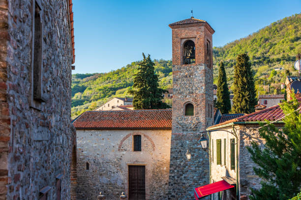 Igreja em Arquà Petrarca - foto de acervo