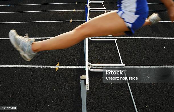 Photo libre de droit de Haie banque d'images et plus d'images libres de droit de Couloir d'athlétisme - Couloir d'athlétisme, Haie - Matériel de sport, Sauter