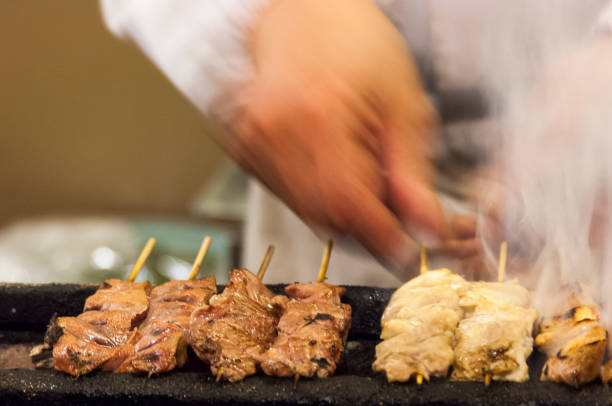 ヤキトン豚串 - 焼き鳥 japanese culture spit roasted 日本食 ストックフォトと画像