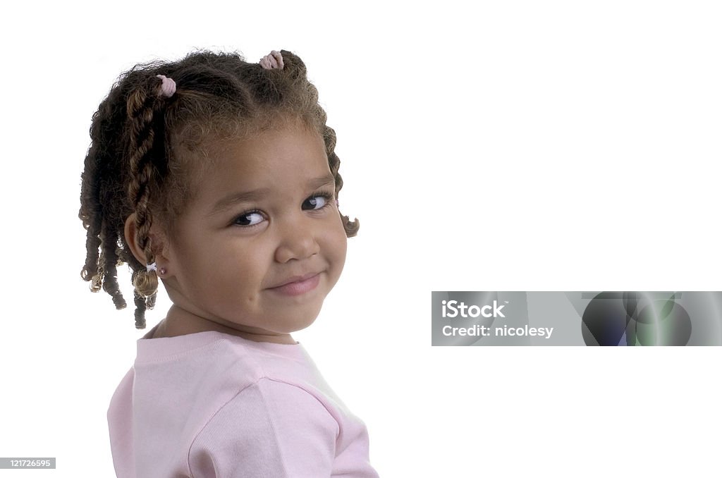 Bambina sorridente su sfondo bianco - Foto stock royalty-free di Bambine femmine