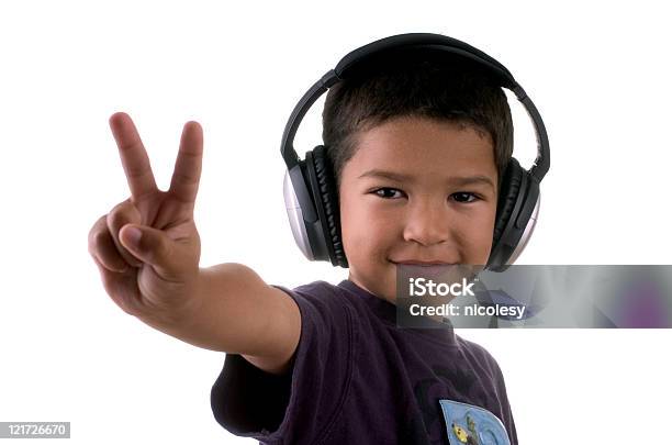 Ragazzino Ascoltare Musica - Fotografie stock e altre immagini di Due dita - Due dita, Bambino di età scolare, Bambino