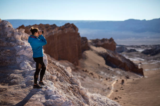istock Women at the Valle de la Luna 1217277623