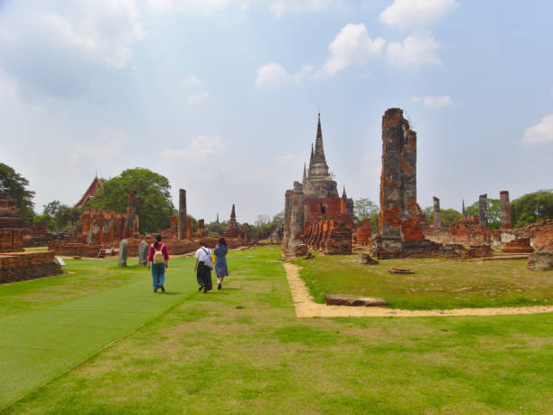 ayutthaya tailândia-01 março 2019:wat phra sri sanphet temple "o templo sagrado" é o templo mais sagrado do grande palácio na antiga capital da tailândia, ayutthaya. - sanphet palace - fotografias e filmes do acervo