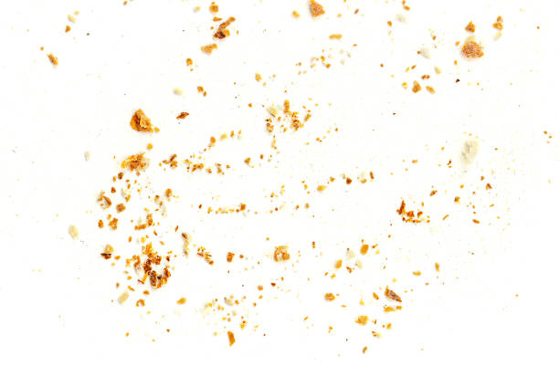 briciole di pane isolate su sfondo bianco.  visualizzazione dall'alto"n - mollica foto e immagini stock