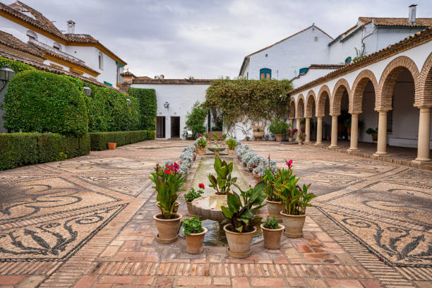 コルドバ、スペイン:コルドバのヴィアナ宮殿の中庭 - marquises ストックフォトと画像