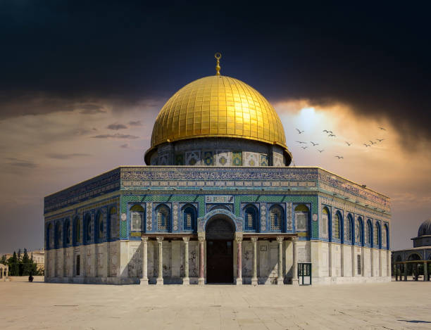 エルサレムの岩のドームの上の嵐の雲 - jerusalem dome jerusalem old city dome of the rock ストックフォトと画像