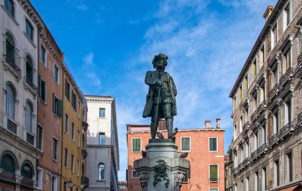 estátua de carlo goldoni, veneza, itália - carlo goldoni - fotografias e filmes do acervo