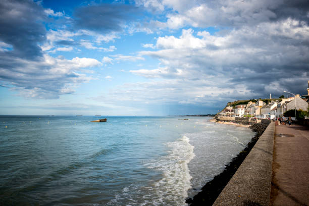 In the heart of the landing beaches of June 1944, Arromanches has its fame to the remains of the artificial harbor. The amazing pictures of this place are as beautiful as moving.