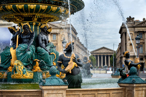 パリ、フランスの夏の日にコンコルド広場 - fontaine des mers ストックフォトと画像