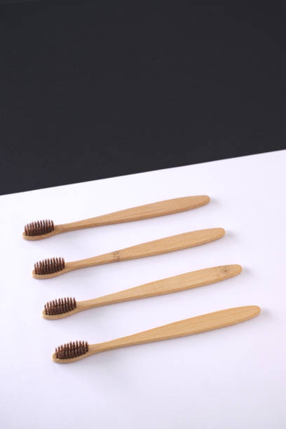 cepillos de dientes de bambú - dental hygiene elegance black toothbrush fotografías e imágenes de stock
