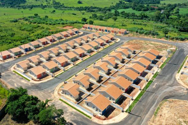 vista panorámica de casas populares. gran paisaje. - domestic issues fotografías e imágenes de stock