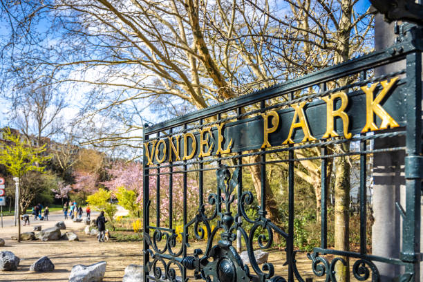 vondelpark entrance in amsterdam, netherlands - vondelpark stockfoto's en -beelden