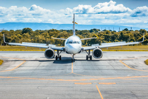 Commercial Aviation: Airbus A320neo, Azul Linhas Áereas - Cuiabá International Airport - Várzea Grande, Mato Grosso, Brazil Cuiaba, Mato Grosso - Brazil, January 13, 2020: The Airbus A320neo (registration: pr-yru) of the airline Azul Linhas Áereas taxi in Marechal Rondom, Varzea Grande - Cuiaba International Airport (Icao: sbcy / Iata: cgb), Mato Grosso, Brazil. airbus a320 stock pictures, royalty-free photos & images