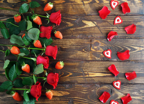 istock Bouquet of roses and strawberries 1217522914