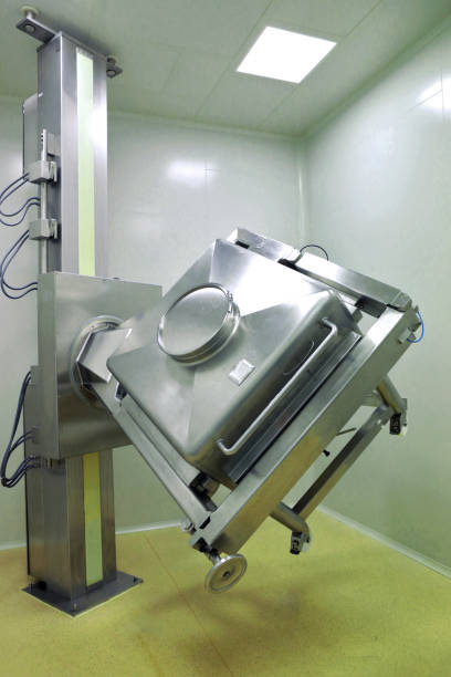 Container mixer at the factory of pharmacy. Production of tablets. A container for mixing suspensions for tablets. Automatic device for the release of a drug mixture. Innovative production of quality medicines. The container mixer mixes the suspension to produce the medicine. mezclador de contenedores en la fábrica de farmacia. producción de comprimidos. un recipiente para mezclar suspensiones para comprimidos. dispositivo automático para la liberación de una mezcla de drogas. producción innovadora de medicamentos de calid